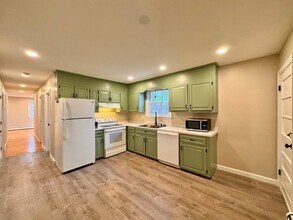 34 Gates Ln, Unit 2 in Worcester, MA - Foto de edificio - Building Photo