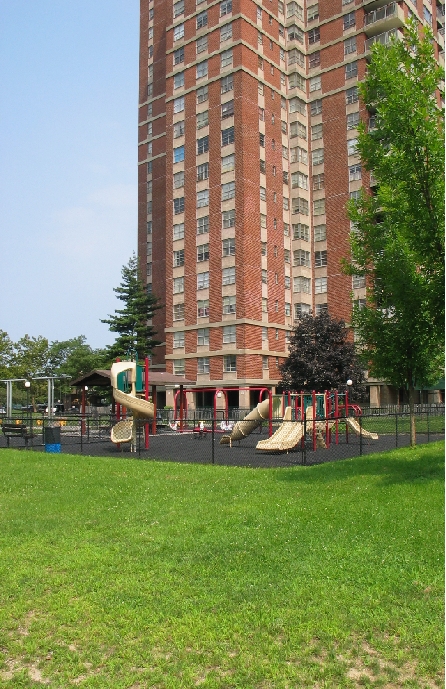 RiverBay at Co-op City in Bronx, NY - Foto de edificio - Building Photo