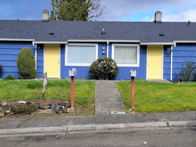 1715 Anderson St in Bremerton, WA - Foto de edificio - Building Photo