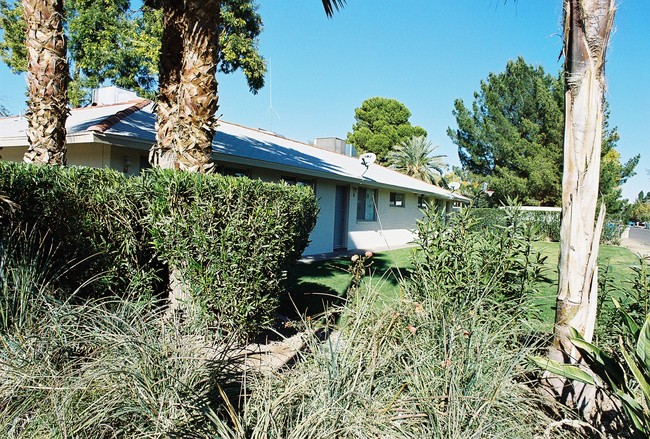 Oakview Apartments in Phoenix, AZ - Foto de edificio - Building Photo