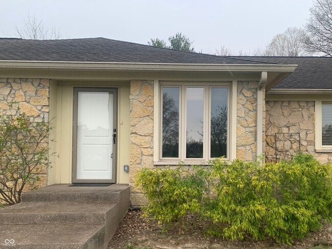 2105 Pebble Beach Dr in Carmel, IN - Building Photo - Building Photo