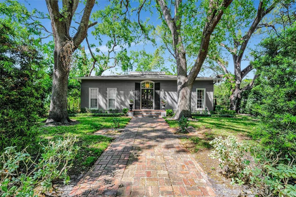 3301 W Morrison Ave in Tampa, FL - Foto de edificio