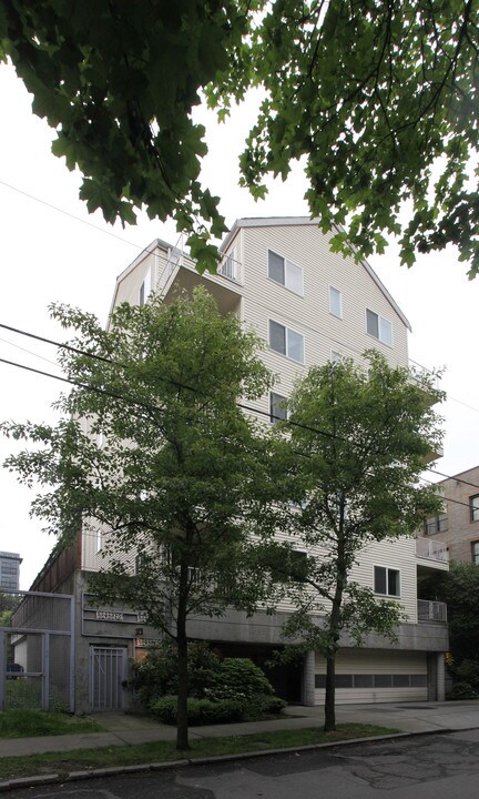 Broadway Park Apartments in Seattle, WA - Building Photo