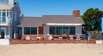2124 E Oceanfront in Newport Beach, CA - Building Photo