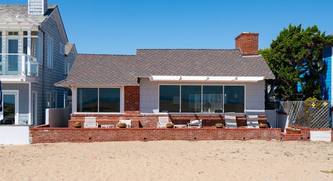 2124 E Oceanfront in Newport Beach, CA - Building Photo