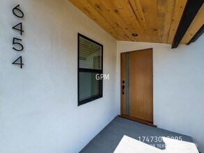 6454 Gentry Ave in Los Angeles, CA - Building Photo - Building Photo