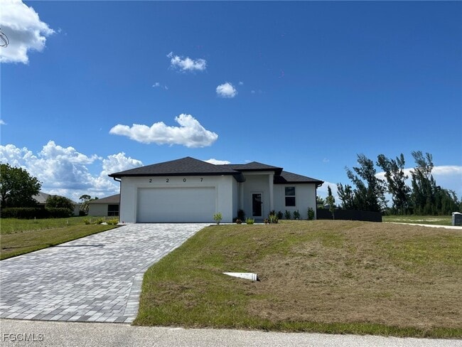 2207 NW 25th Ln in Cape Coral, FL - Building Photo - Building Photo