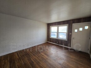261 Madison St in Waterloo, IA - Building Photo - Building Photo