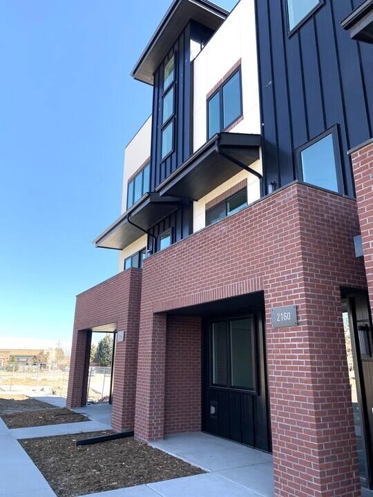 2160 Youngfield St in Lakewood, CO - Building Photo
