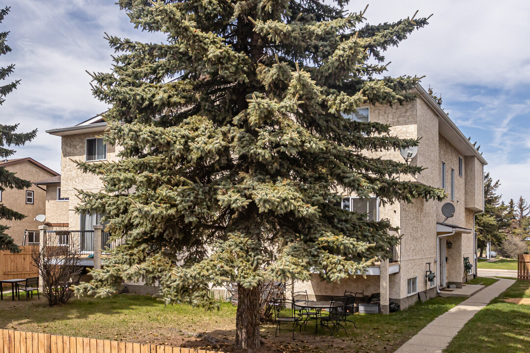 5009 13 Av NW in Edmonton, AB - Building Photo