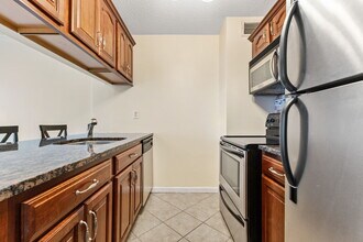 25 Rockledge Ave, Unit 714 in White Plains, NY - Foto de edificio - Building Photo