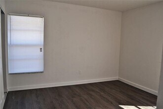 2456 NW 52nd Ave in Lauderhill, FL - Building Photo - Building Photo