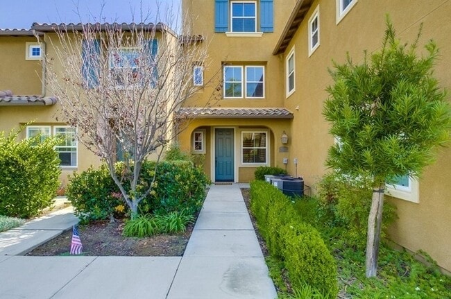 17059 Calle Trevino in San Diego, CA - Building Photo - Building Photo