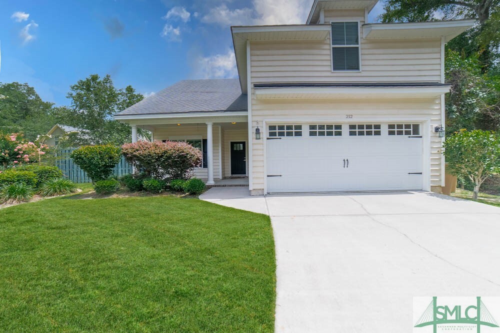 252 Cottonham Ct in Richmond Hill, GA - Building Photo