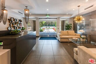 460 N Palm Dr in Beverly Hills, CA - Building Photo - Building Photo