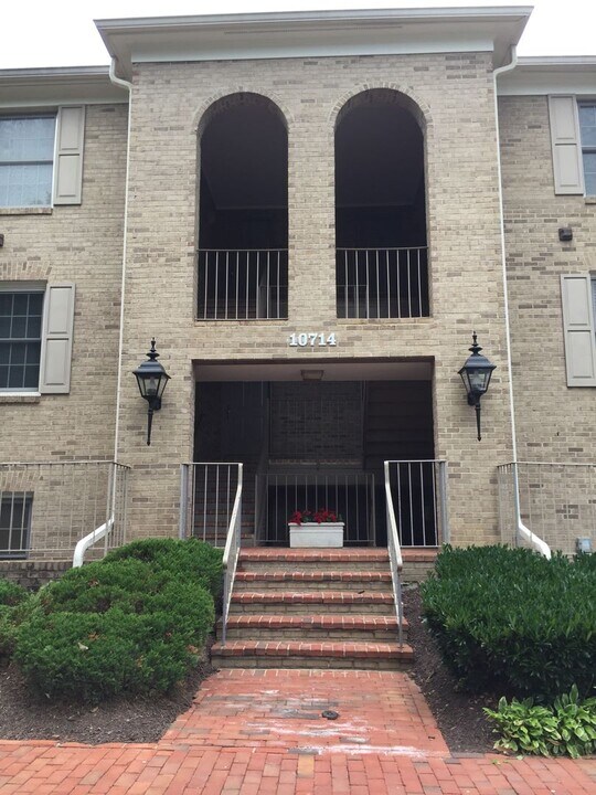 10714 Kings Riding Way in Rockville, MD - Building Photo
