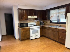 40 Parker Ave in Poughkeepsie, NY - Building Photo