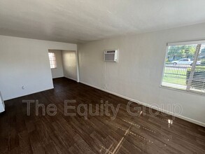 702 W Iris Ave in Visalia, CA - Building Photo - Building Photo