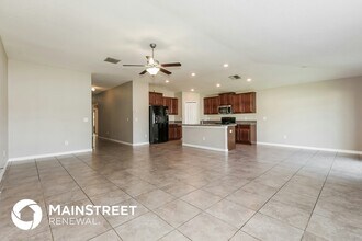 36124 Stable Wilk Ave in Zephyrhills, FL - Building Photo - Building Photo