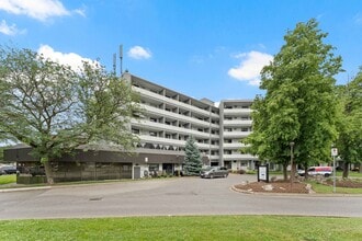 Plaza East in Tecumseh, ON - Building Photo - Building Photo