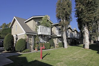 280 Avocado St in Costa Mesa, CA - Foto de edificio - Building Photo