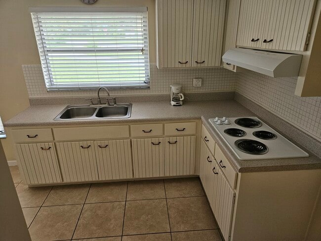 786 Colony Ln in Largo, FL - Building Photo - Building Photo