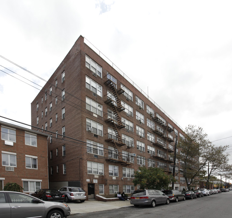 2555 E 12th St in Brooklyn, NY - Building Photo