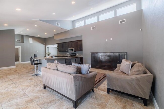 200 Hollow Tree Ln in Houston, TX - Building Photo - Building Photo