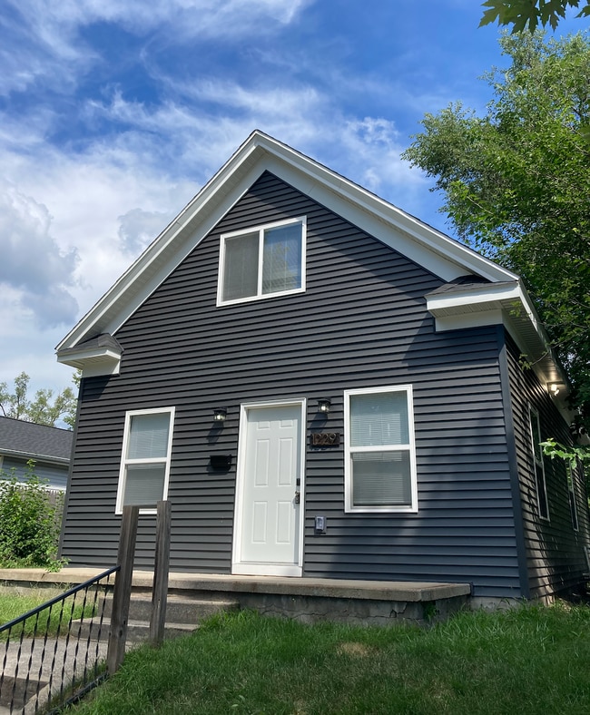 property at 1229 E Sorin St