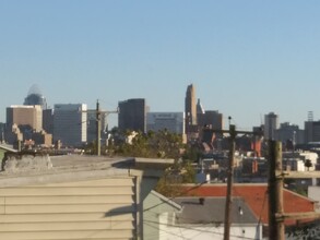 2116 Ravine St, Unit 1 in Cincinnati, OH - Foto de edificio - Building Photo