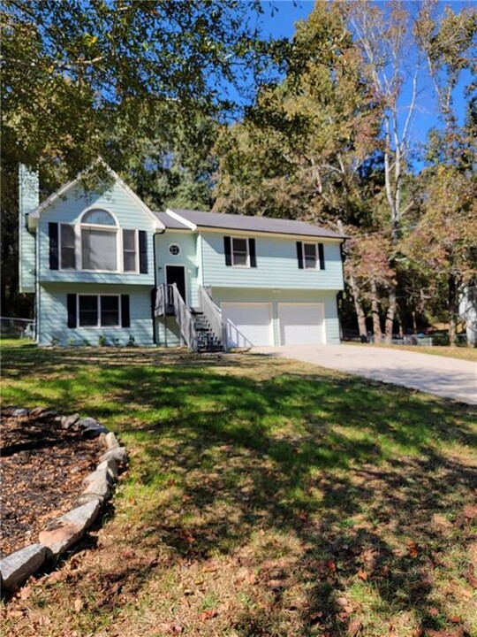 399 Garretts Dr in Douglasville, GA - Foto de edificio