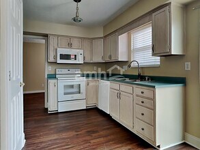 2843 Presidential Dr in Hebron, KY - Foto de edificio - Building Photo
