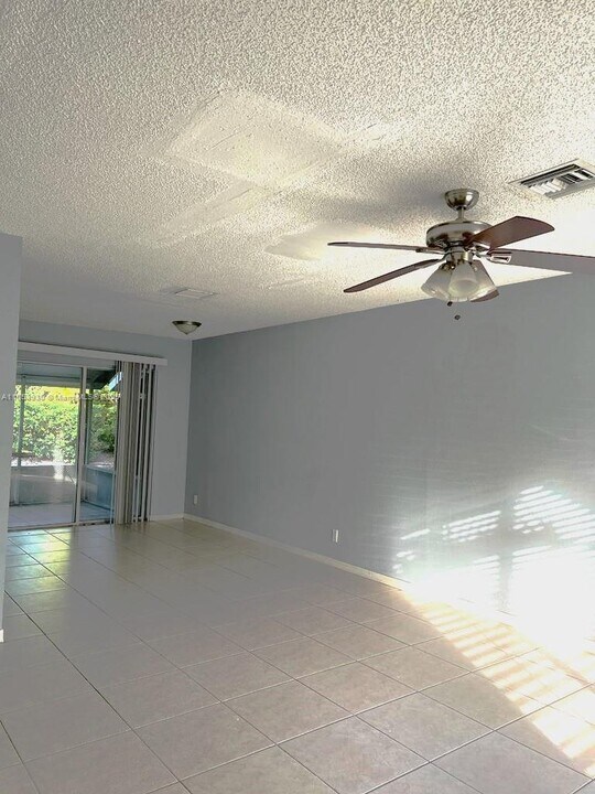 1109 SW 44th Way in Deerfield Beach, FL - Building Photo