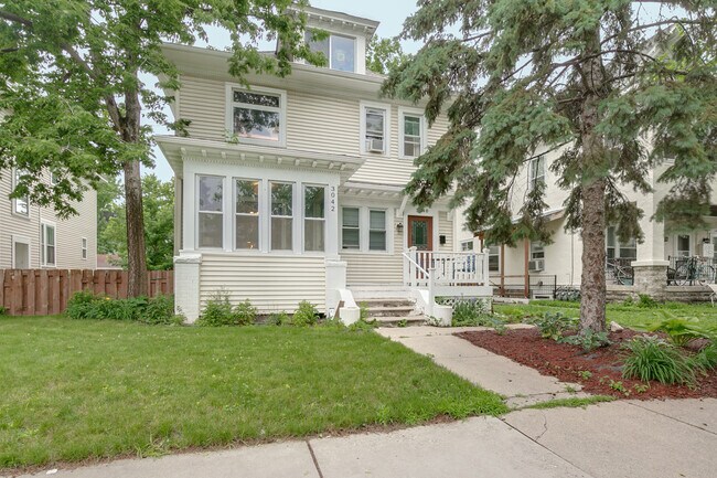 3040 Harriet Ave in Minneapolis, MN - Foto de edificio - Building Photo