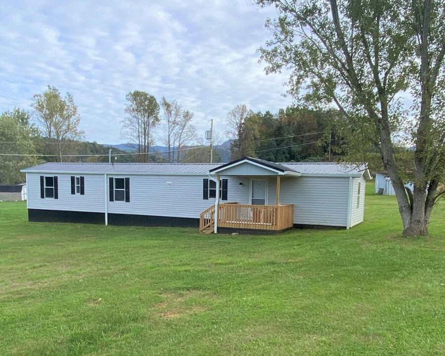 148 Williamson Rd in Chuckey, TN - Building Photo