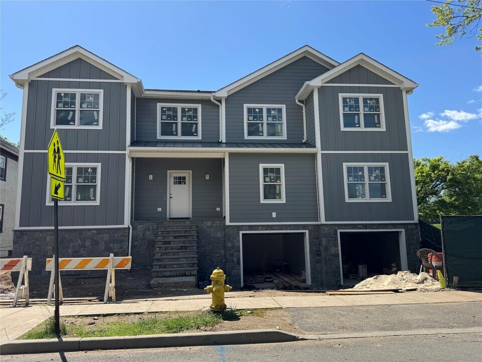 194 Nelson Ave in Harrison, NY - Building Photo