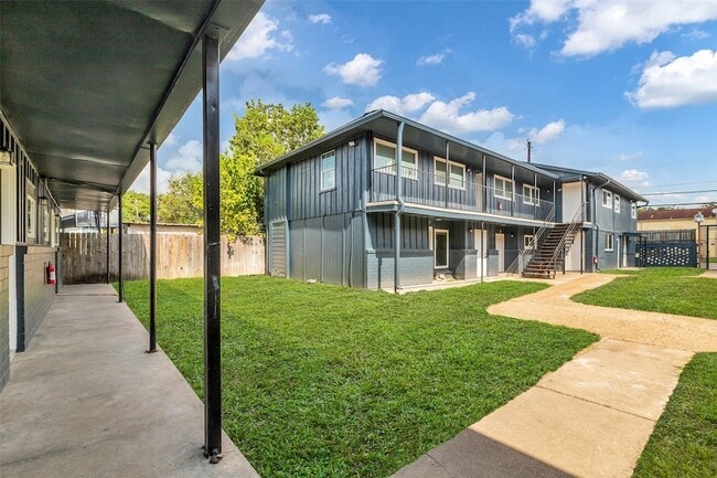 4706 Yellowstone Blvd, Unit 12 in Houston, TX - Building Photo - Building Photo