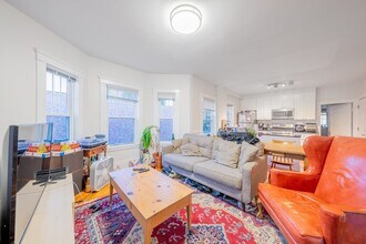 37 Magoun St, Unit 3 in Cambridge, MA - Building Photo - Building Photo