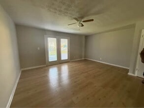 Colonial Square in Atlanta, GA - Foto de edificio - Building Photo