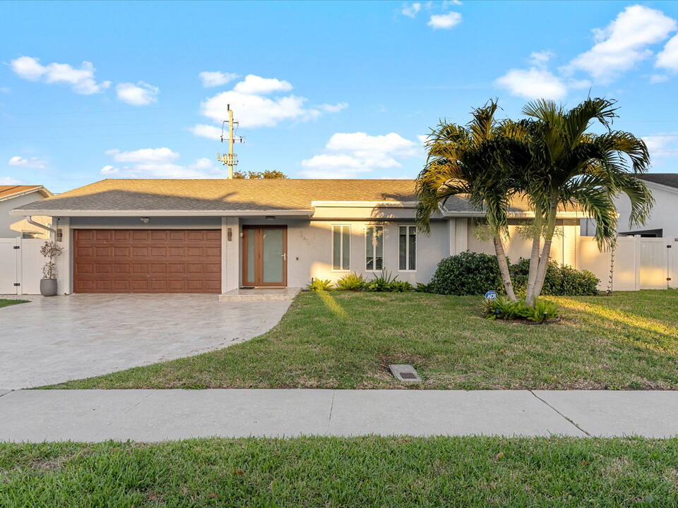 1398 SW 24th Terrace in Deerfield Beach, FL - Building Photo