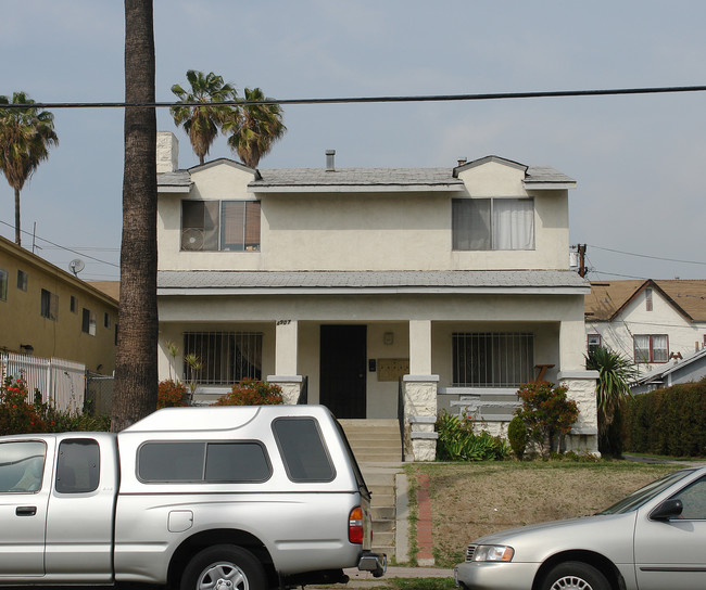 4907 Romaine St in Los Angeles, CA - Foto de edificio - Building Photo