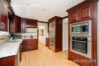 5674 Abbey Dr in Delta, BC - Building Photo - Building Photo