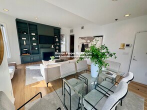363 Marlborough St, Unit 5 in Boston, MA - Building Photo - Building Photo