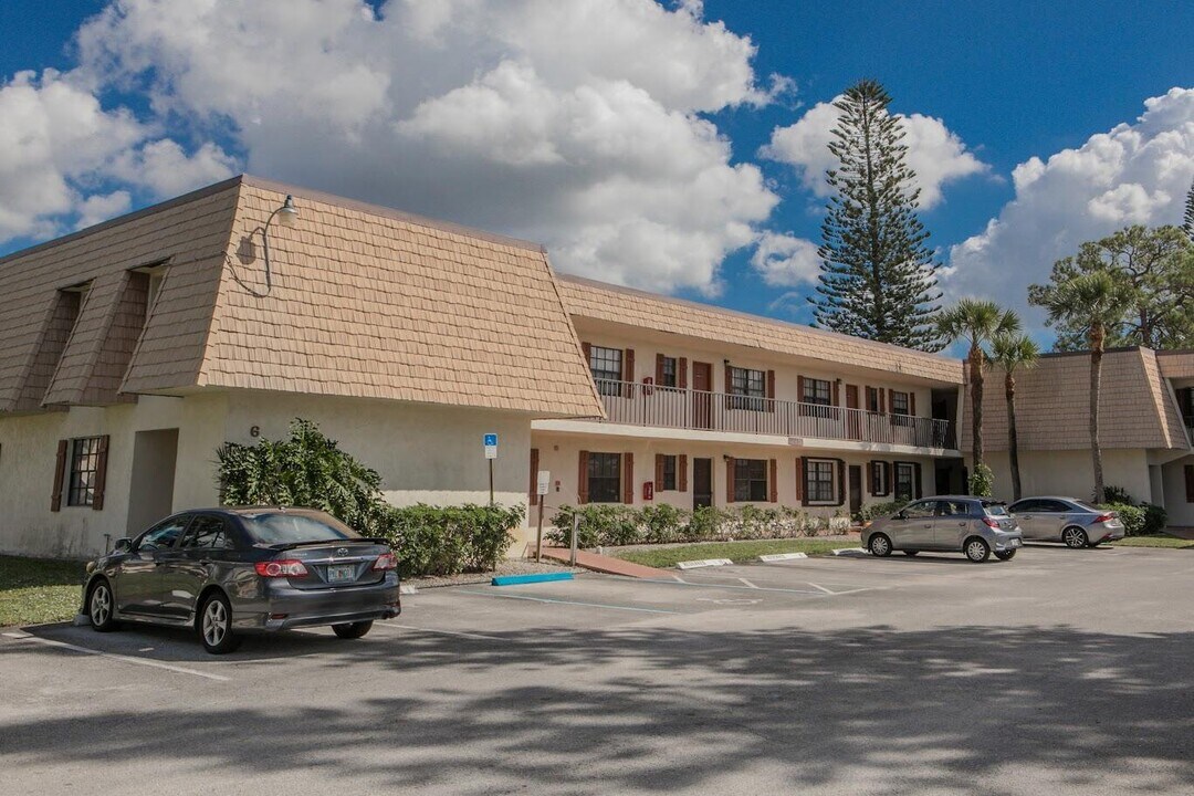 4464 Oak Terrace Dr in Greenacres, FL - Building Photo