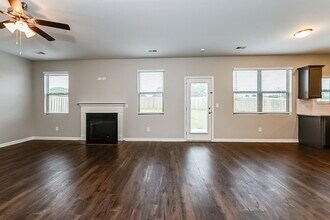 517 Emporia Loop in Mcdonough, GA - Foto de edificio - Building Photo