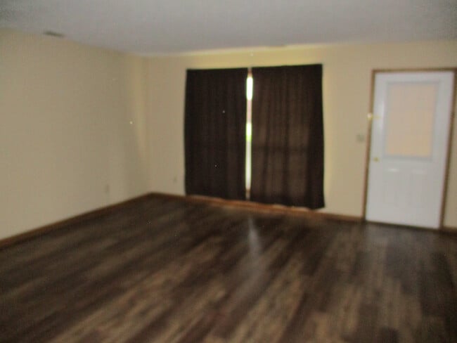 707 W Main St in Albion, IN - Building Photo - Building Photo