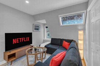 31 Granby St, Unit SI ID1403759P in Toronto, ON - Building Photo - Building Photo