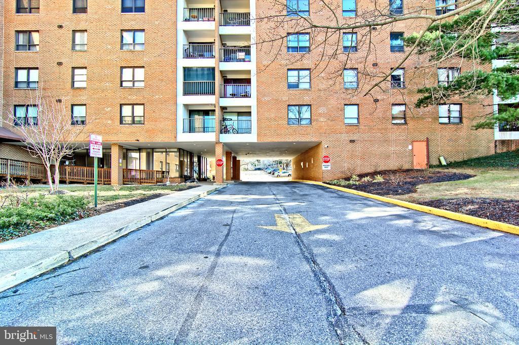 6317 Park Heights Ave in Baltimore, MD - Building Photo