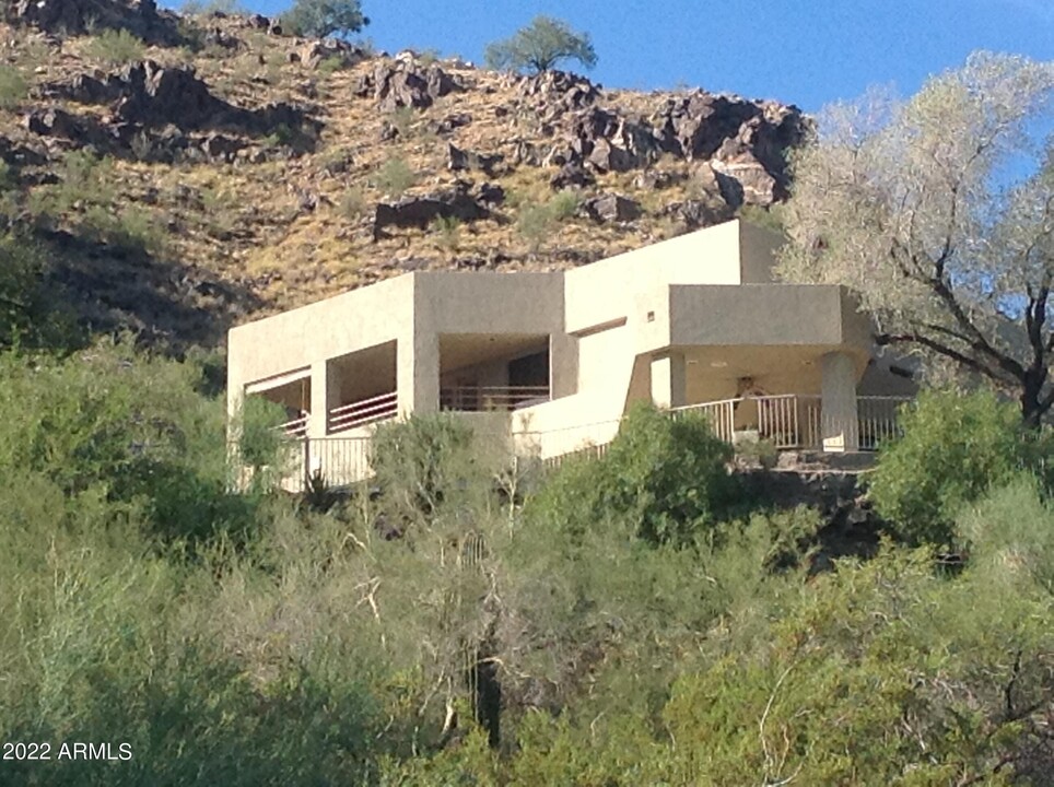 6301 E Hummingbird Ln in Paradise Valley, AZ - Building Photo