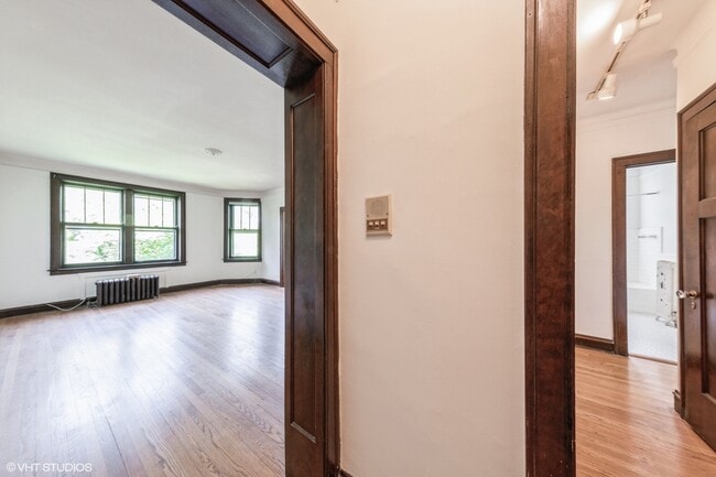 5425 S E View Park in Chicago, IL - Building Photo - Building Photo